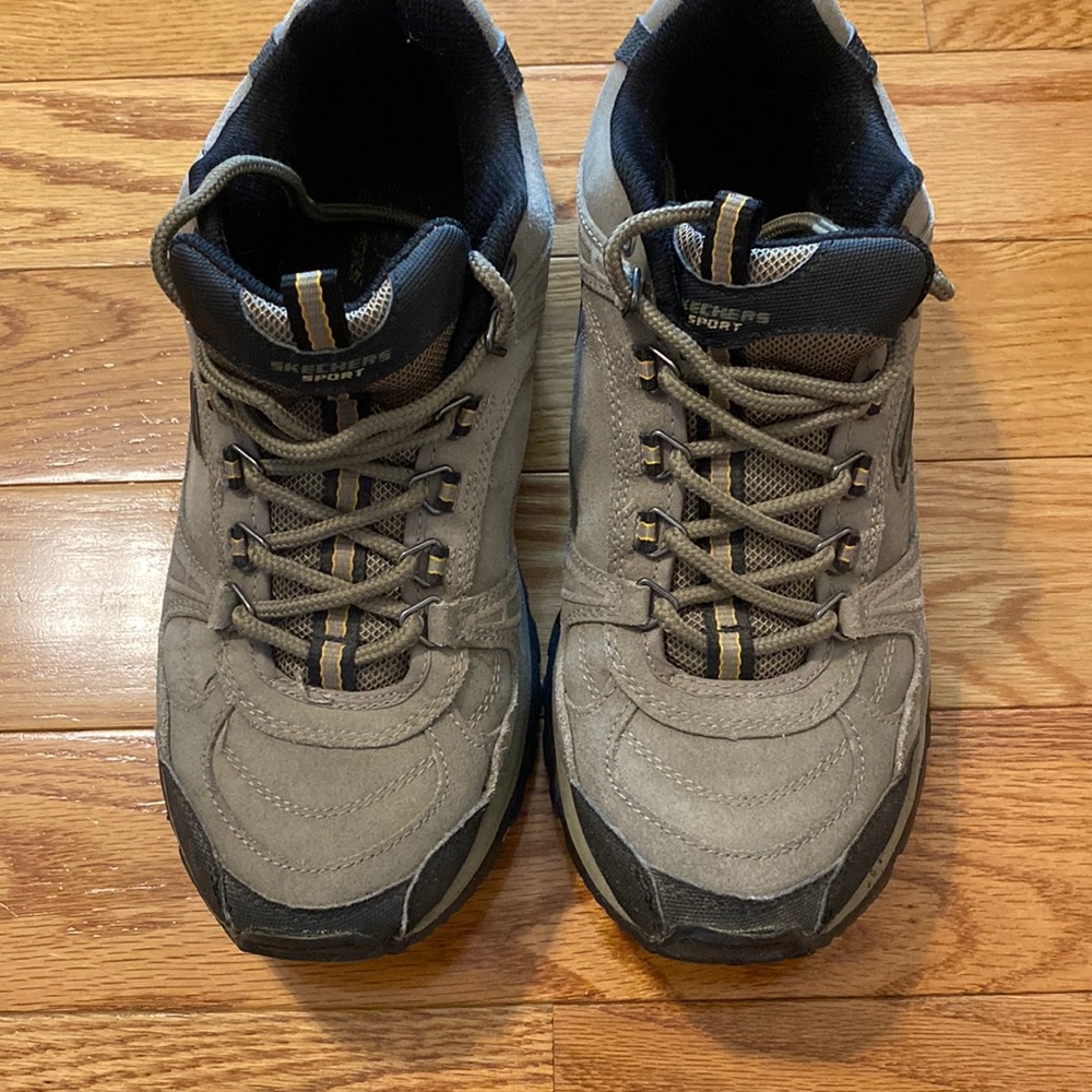 Men’s Skechers sport athletic shoes